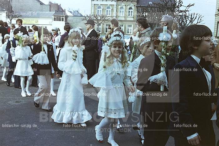 1977 - 1. hl. Kommunion in der St.Peter Kirche Sinzig -Pfarrer Heribert Kraus: HLKMSTPTKRSNPFHRKR-015911