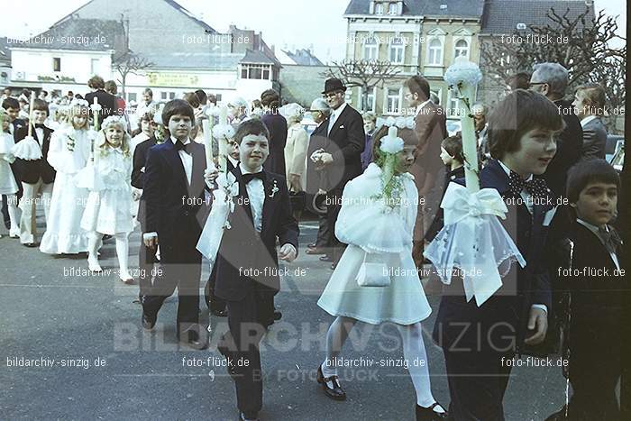 1977 - 1. hl. Kommunion in der St.Peter Kirche Sinzig -Pfarrer Heribert Kraus: HLKMSTPTKRSNPFHRKR-015912