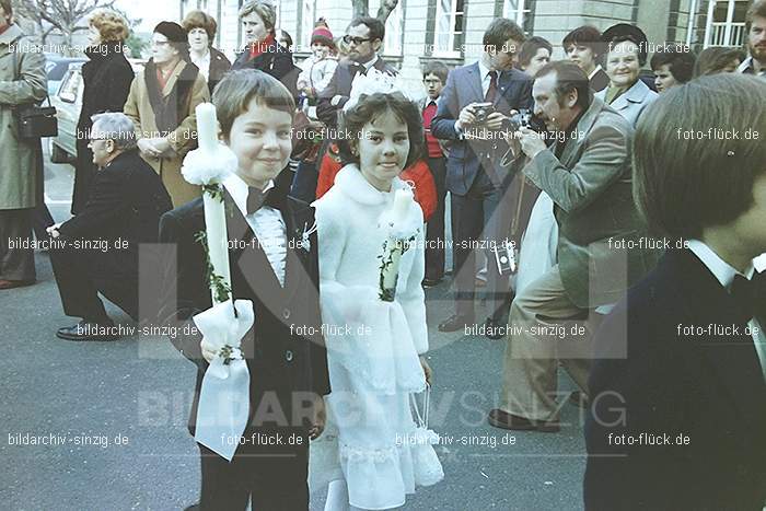 1977 - 1. hl. Kommunion in der St.Peter Kirche Sinzig -Pfarrer Heribert Kraus: HLKMSTPTKRSNPFHRKR-015917