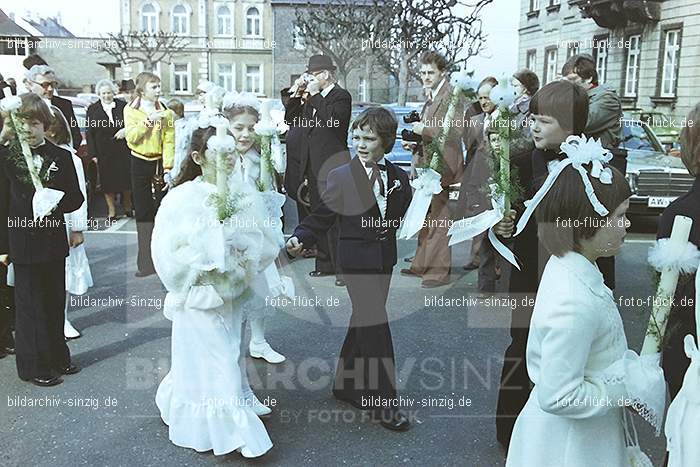 1977 - 1. hl. Kommunion in der St.Peter Kirche Sinzig -Pfarrer Heribert Kraus: HLKMSTPTKRSNPFHRKR-015918