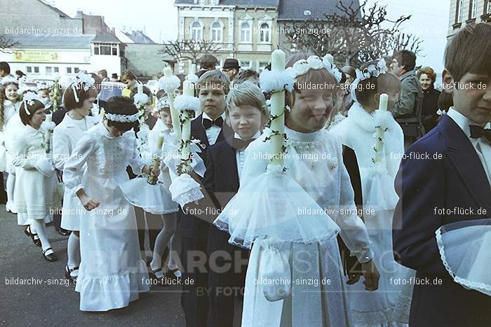 1977 - 1. hl. Kommunion in der St.Peter Kirche Sinzig -Pfarrer Heribert Kraus: HLKMSTPTKRSNPFHRKR-015920