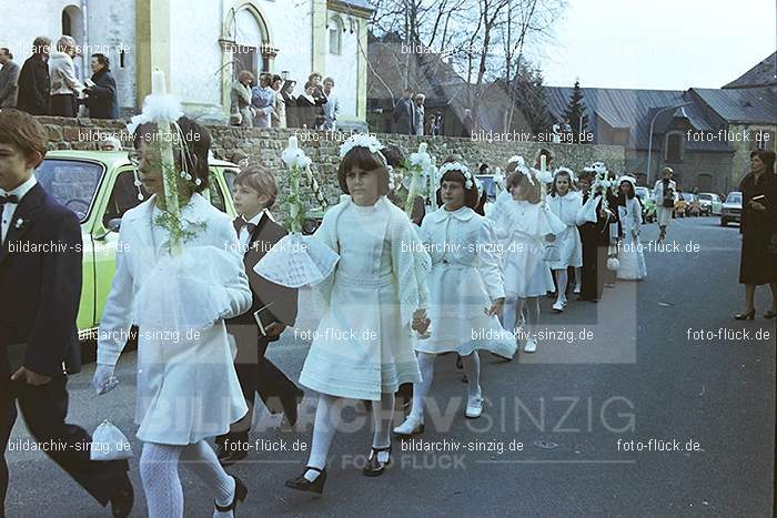 1977 - 1. hl. Kommunion in der St.Peter Kirche Sinzig -Pfarrer Heribert Kraus: HLKMSTPTKRSNPFHRKR-015925