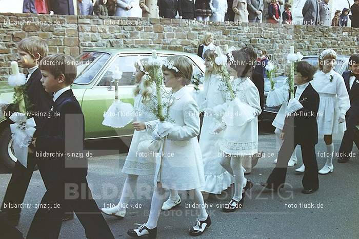 1977 - 1. hl. Kommunion in der St.Peter Kirche Sinzig -Pfarrer Heribert Kraus: HLKMSTPTKRSNPFHRKR-015936