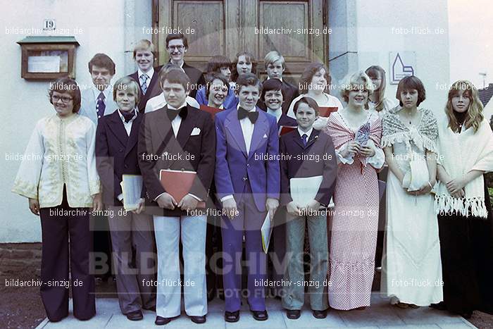 1977 Konfirmation in Sinzig - Advents Kirche -Alfred-Ott-Straße: KNSNDVKRLFTTST-015941