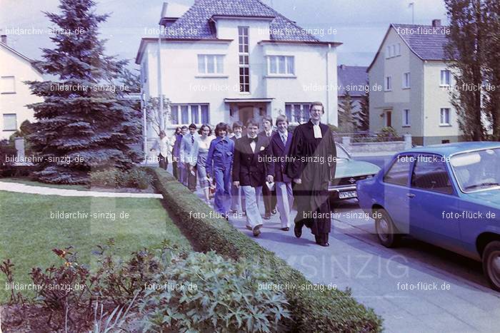 1977 Konfirmation in Sinzig - Advents Kirche -Alfred-Ott-Straße: KNSNDVKRLFTTST-015944