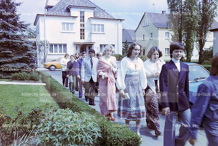 1977 Konfirmation in Sinzig - Advents Kirche -Alfred-Ott-Straße: KNSNDVKRLFTTST-015945