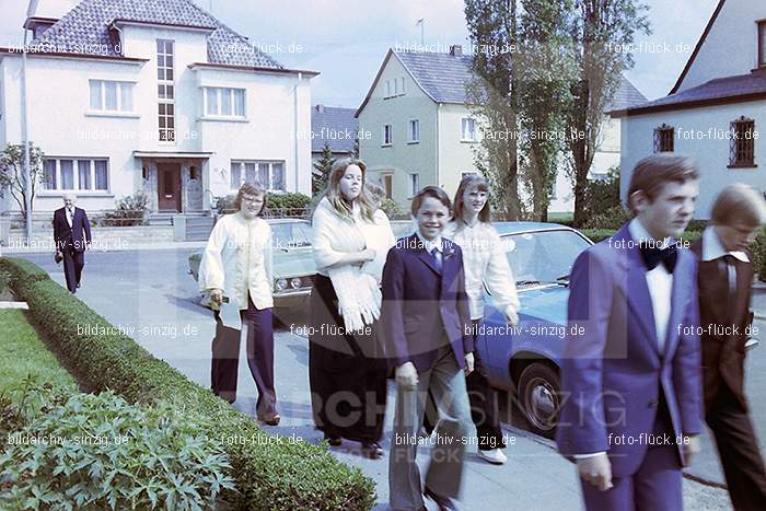 1977 Konfirmation in Sinzig - Advents Kirche -Alfred-Ott-Straße: KNSNDVKRLFTTST-015946