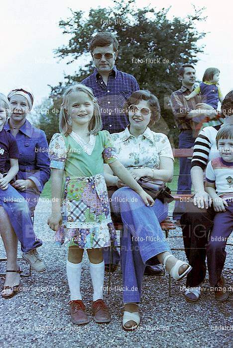 1977 Abschlußfeier der Schulkinder vom Kath. Kindergarten St.Peter: BSSCKTKNSTPT-016002