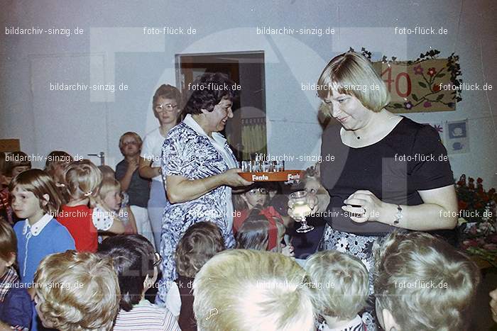 1977 40- jähriges Jubiläum von Tante Käthe im Kath. Kindergarten St. Peter Sinzig: JHJBTNKTKTKNSTPTSN-016023