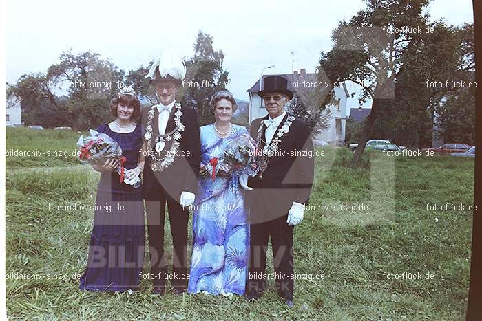 1981 Kirmes- Dienstag Biermusik im Zelt auf der Jahnwiese: KRDNBRZLJH-016060