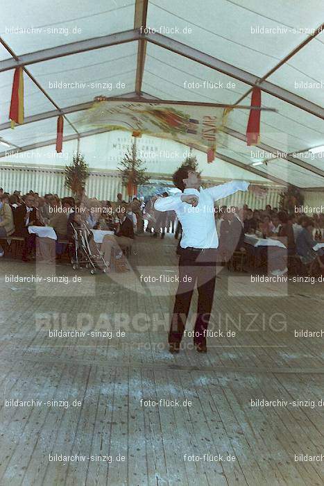 1981 Kirmes- Dienstag Biermusik im Zelt auf der Jahnwiese: KRDNBRZLJH-016063