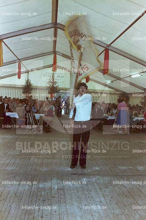 1981 Kirmes- Dienstag Biermusik im Zelt auf der Jahnwiese: KRDNBRZLJH-016065