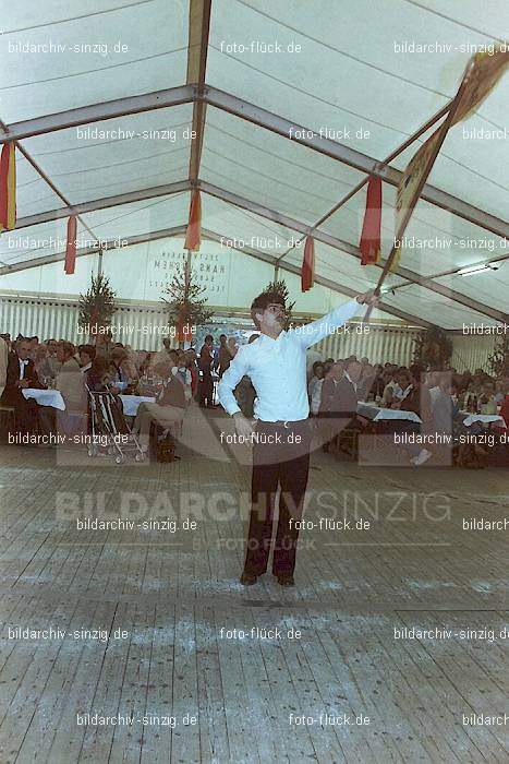 1981 Kirmes- Dienstag Biermusik im Zelt auf der Jahnwiese: KRDNBRZLJH-016066