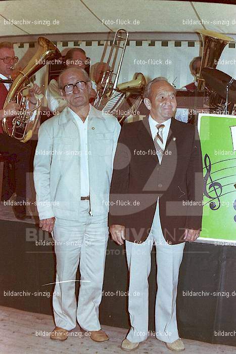 1981 Kirmes- Dienstag Biermusik im Zelt auf der Jahnwiese: KRDNBRZLJH-016070