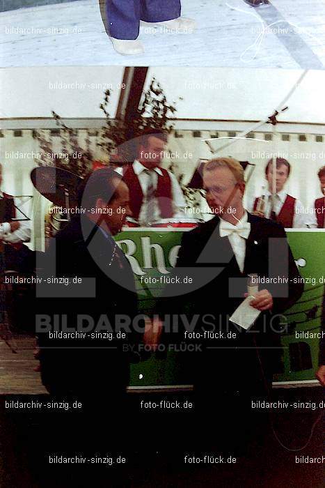 1981 Kirmes- Dienstag Biermusik im Zelt auf der Jahnwiese: KRDNBRZLJH-016074