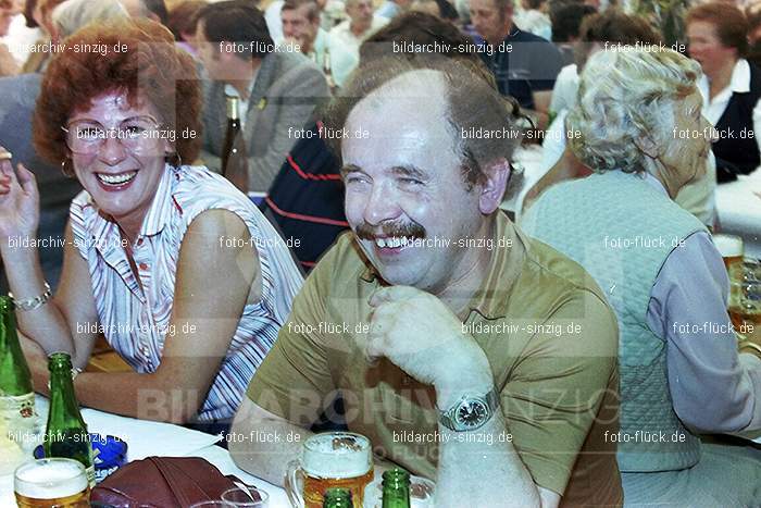 1981 Kirmes- Dienstag Biermusik im Zelt auf der Jahnwiese: KRDNBRZLJH-016083