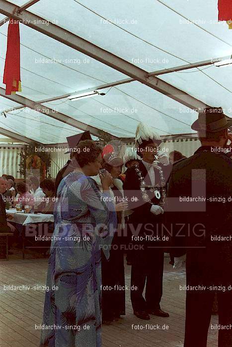 1981 Kirmes- Dienstag Biermusik im Zelt auf der Jahnwiese: KRDNBRZLJH-016090