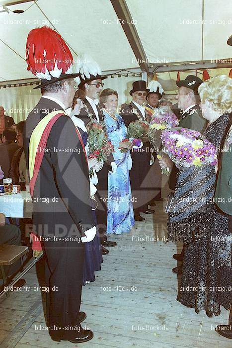 1981 Kirmes- Dienstag Biermusik im Zelt auf der Jahnwiese: KRDNBRZLJH-016107