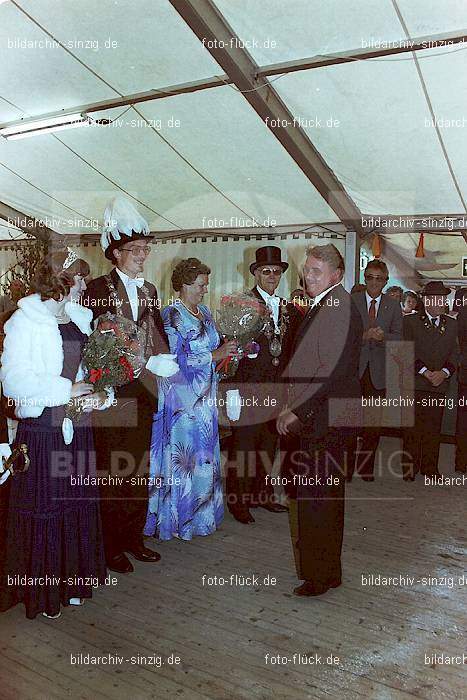 1981 Kirmes- Dienstag Biermusik im Zelt auf der Jahnwiese: KRDNBRZLJH-016108