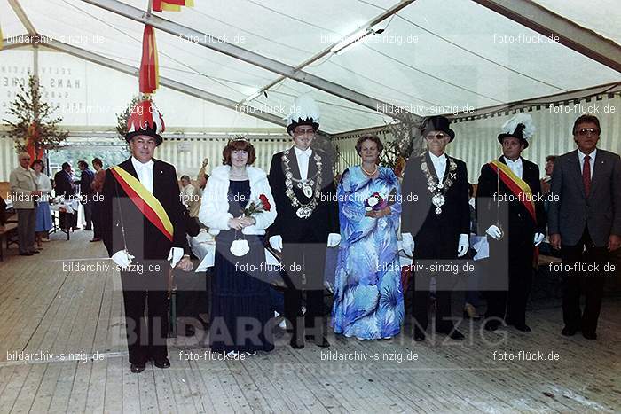 1981 Kirmes- Dienstag Biermusik im Zelt auf der Jahnwiese: KRDNBRZLJH-016110