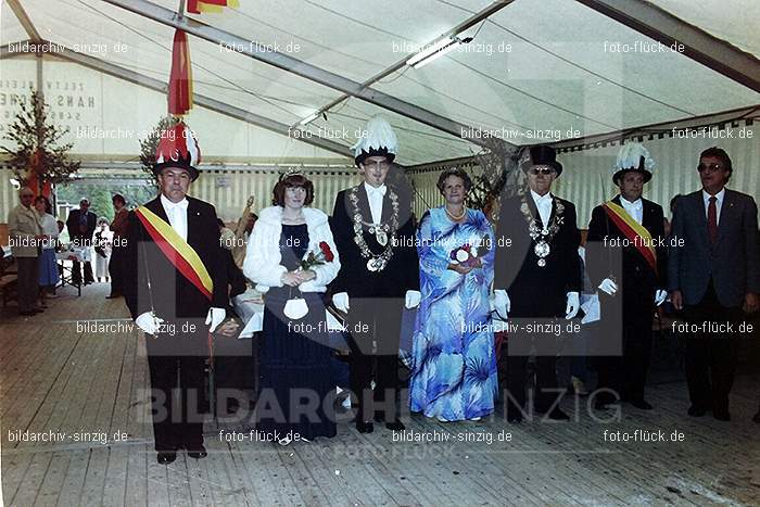 1981 Kirmes- Dienstag Biermusik im Zelt auf der Jahnwiese: KRDNBRZLJH-016111