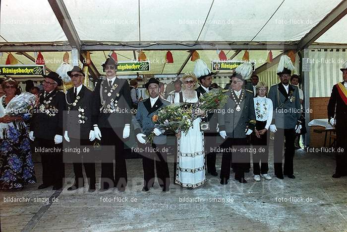 1981 Kirmes- Dienstag Biermusik im Zelt auf der Jahnwiese: KRDNBRZLJH-016117