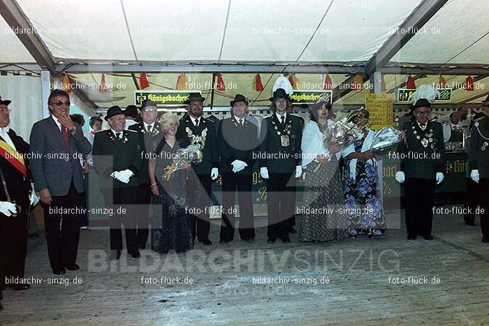 1981 Kirmes- Dienstag Biermusik im Zelt auf der Jahnwiese: KRDNBRZLJH-016118