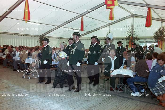 1981 Kirmes- Dienstag Biermusik im Zelt auf der Jahnwiese: KRDNBRZLJH-016120