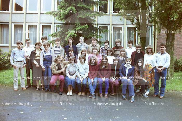 1981 Gruppenfotos- Klassenfoto an der Handelsschule in Sinzig 25.5.1981: GRKLHNSN-016348
