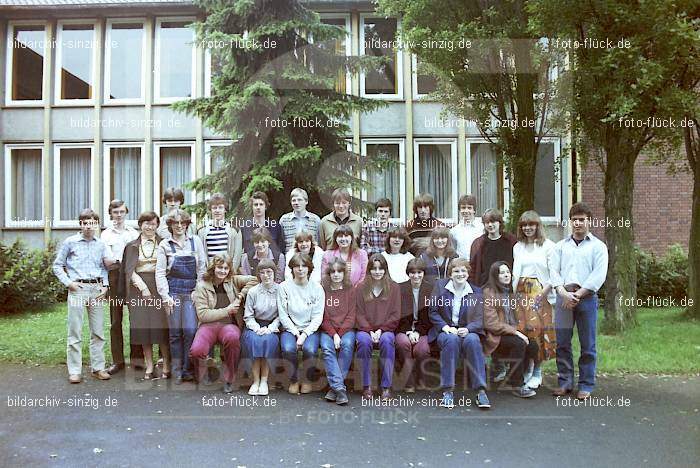 1981 Gruppenfotos- Klassenfoto an der Handelsschule in Sinzig 25.5.1981: GRKLHNSN-016350