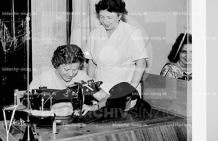 Kleiderfabrik JOBI Frauen bei der Arbeit: KLJBFRRB-001648