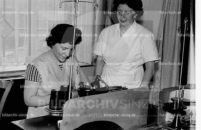 Kleiderfabrik JOBI Frauen bei der Arbeit: KLJBFRRB-001657