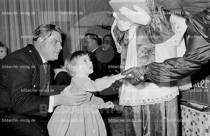 Weihnachtsfeier für Kinder in den 60er Jahren: WHFRKNR-001723