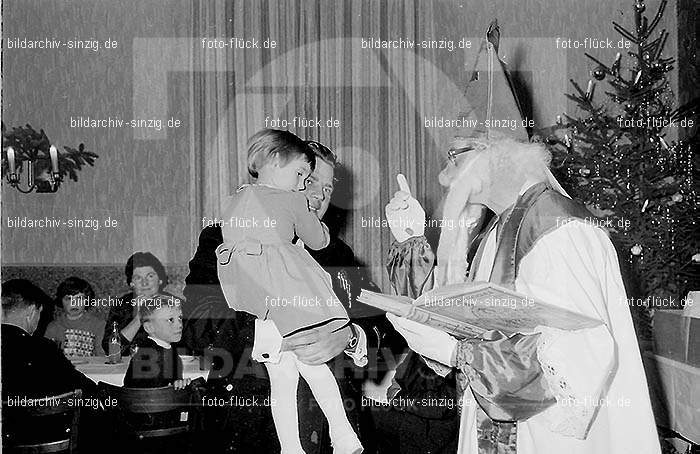 Weihnachtsfeier für Kinder in den 60er Jahren: WHFRKNR-001725