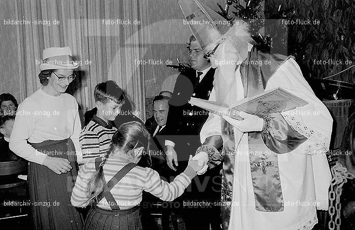 Weihnachtsfeier für Kinder in den 60er Jahren: WHFRKNR-001726