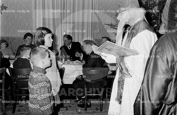 Weihnachtsfeier für Kinder in den 60er Jahren: WHFRKNR-001731