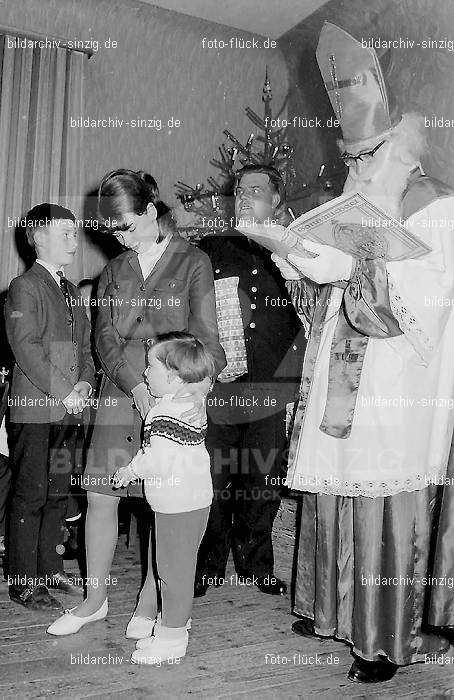 Weihnachtsfeier für Kinder in den 60er Jahren: WHFRKNR-001734