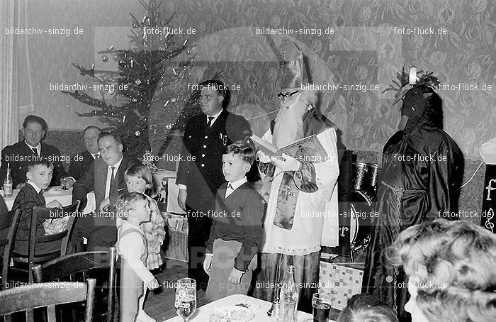 Weihnachtsfeier für Kinder in den 60er Jahren: WHFRKNR-001736