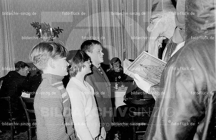 Weihnachtsfeier für Kinder in den 60er Jahren: WHFRKNR-001741