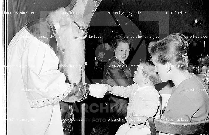 Weihnachtsfeier für Kinder in den 60er Jahren: WHFRKNR-001749