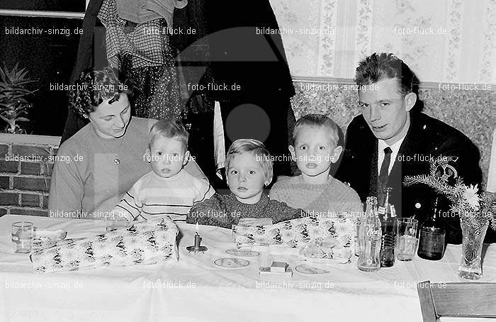 Weihnachtsfeier für Kinder in den 60er Jahren: WHFRKNR-001753