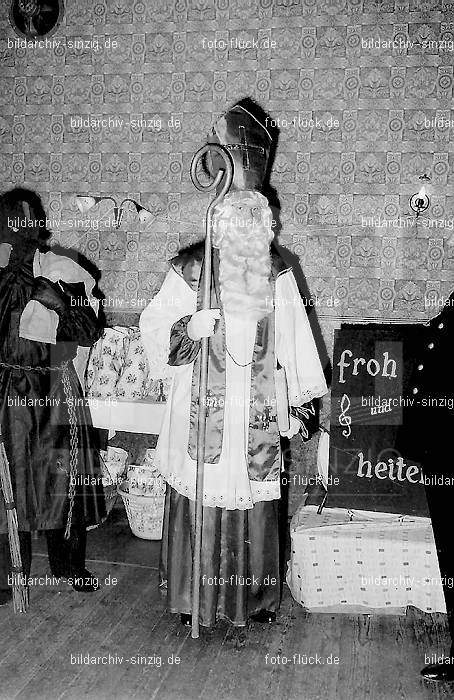 Weihnachtsfeier für Kinder in den 60er Jahren: WHFRKNR-001764