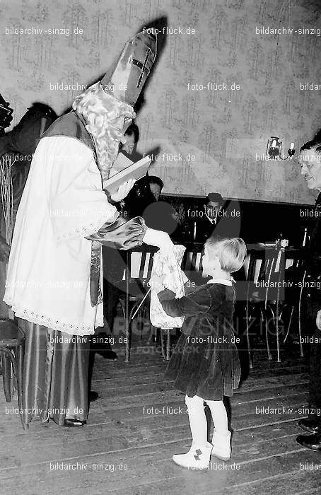 Weihnachtsfeier für Kinder in den 60er Jahren: WHFRKNR-001767