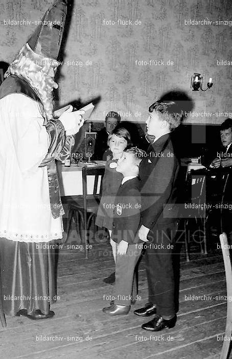 Weihnachtsfeier für Kinder in den 60er Jahren: WHFRKNR-001782