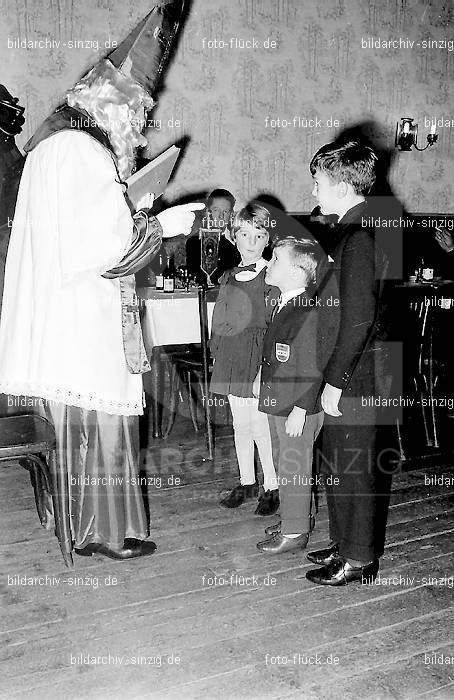 Weihnachtsfeier für Kinder in den 60er Jahren: WHFRKNR-001783