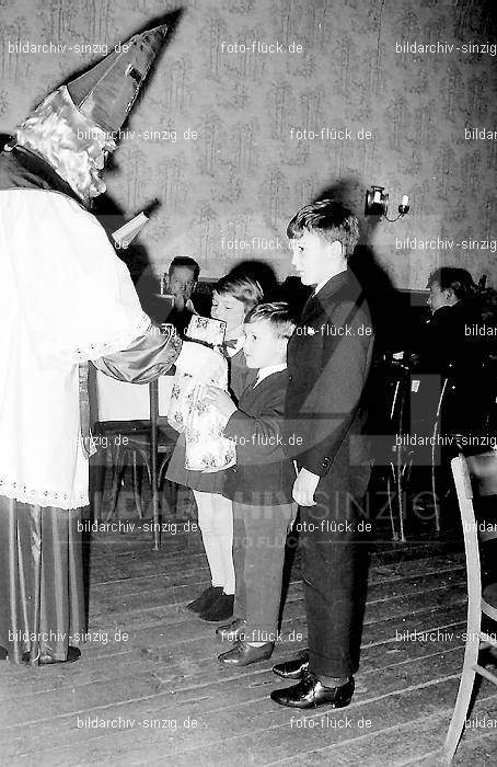 Weihnachtsfeier für Kinder in den 60er Jahren: WHFRKNR-001784