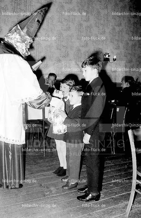 Weihnachtsfeier für Kinder in den 60er Jahren: WHFRKNR-001785