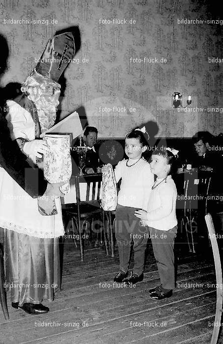 Weihnachtsfeier für Kinder in den 60er Jahren: WHFRKNR-001787