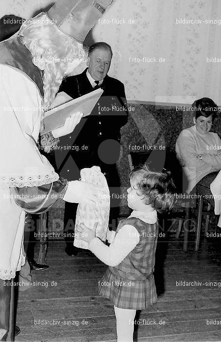 Weihnachtsfeier für Kinder in den 60er Jahren: WHFRKNR-001802