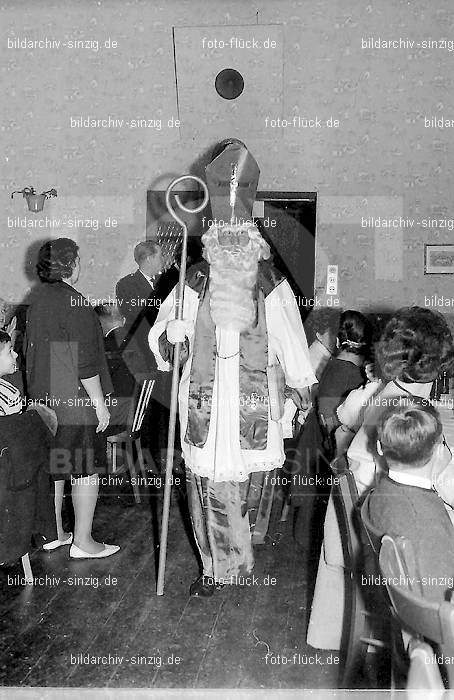 Weihnachtsfeier für Kinder in den 60er Jahren: WHFRKNR-001821